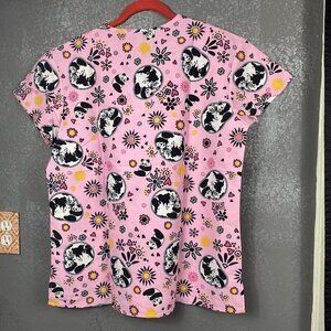 NWT metro scrubs pink panda floral print 2 pocket scrub top. size medium